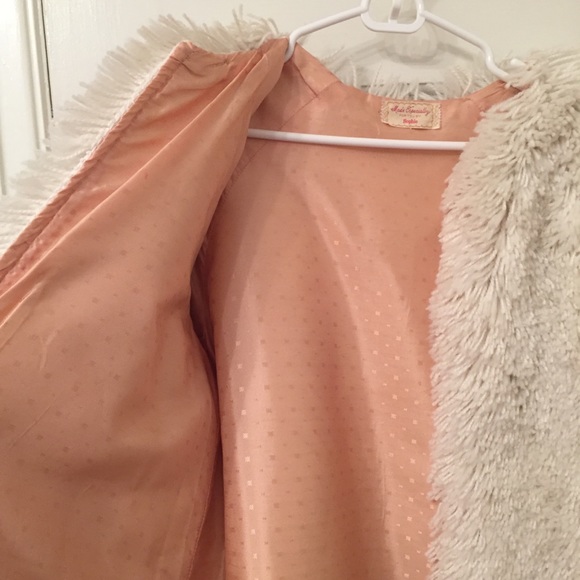 White Shag Statement Jacket - Picture 4 of 8